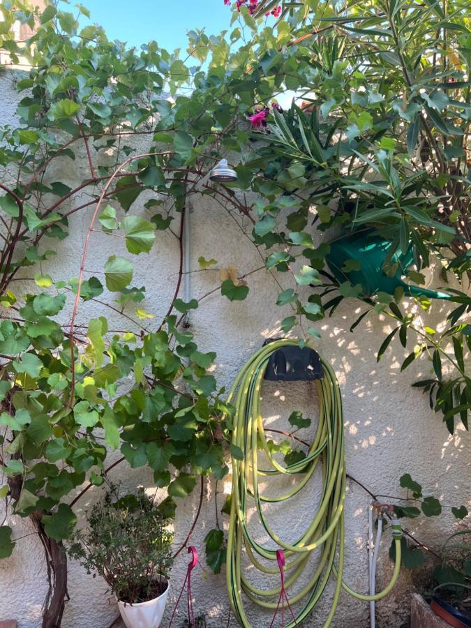 Cosy Guesthouse-Souterrain With Garden In City Center Corinth Exterior photo