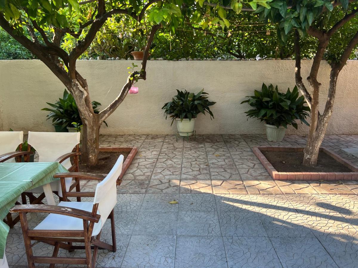 Cosy Guesthouse-Souterrain With Garden In City Center Corinth Exterior photo