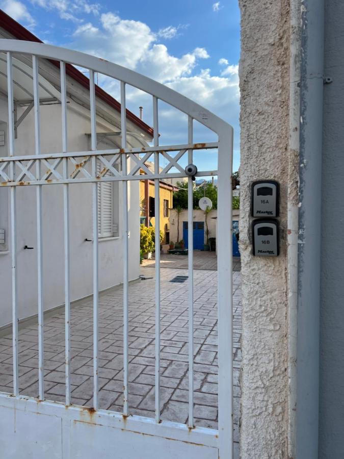 Cosy Guesthouse-Souterrain With Garden In City Center Corinth Exterior photo
