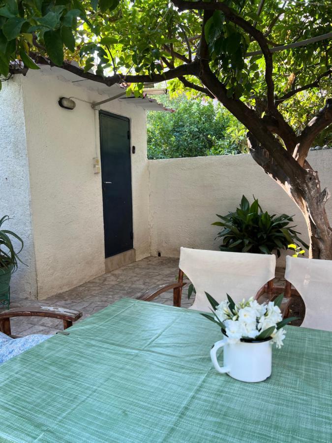 Cosy Guesthouse-Souterrain With Garden In City Center Corinth Exterior photo