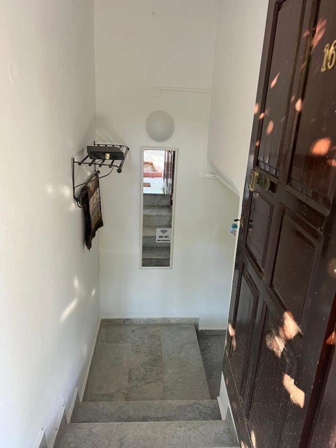 Cosy Guesthouse-Souterrain With Garden In City Center Corinth Exterior photo