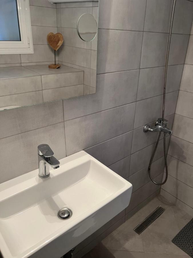 Cosy Guesthouse-Souterrain With Garden In City Center Corinth Exterior photo