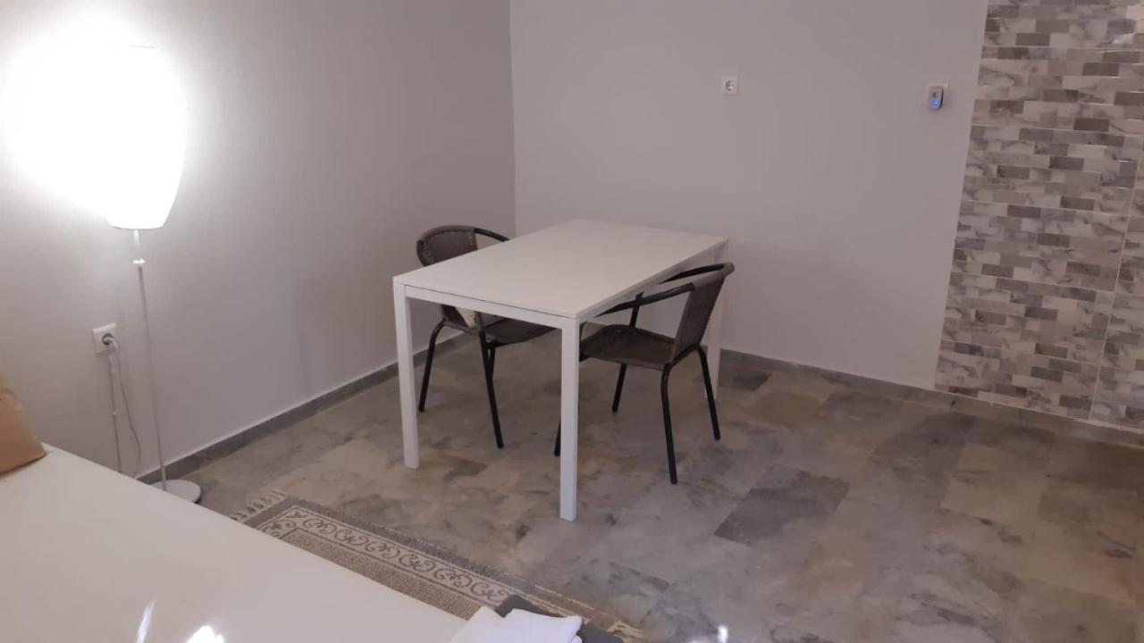 Cosy Guesthouse-Souterrain With Garden In City Center Corinth Exterior photo