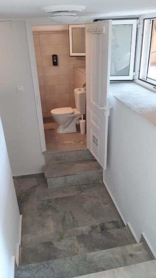 Cosy Guesthouse-Souterrain With Garden In City Center Corinth Exterior photo